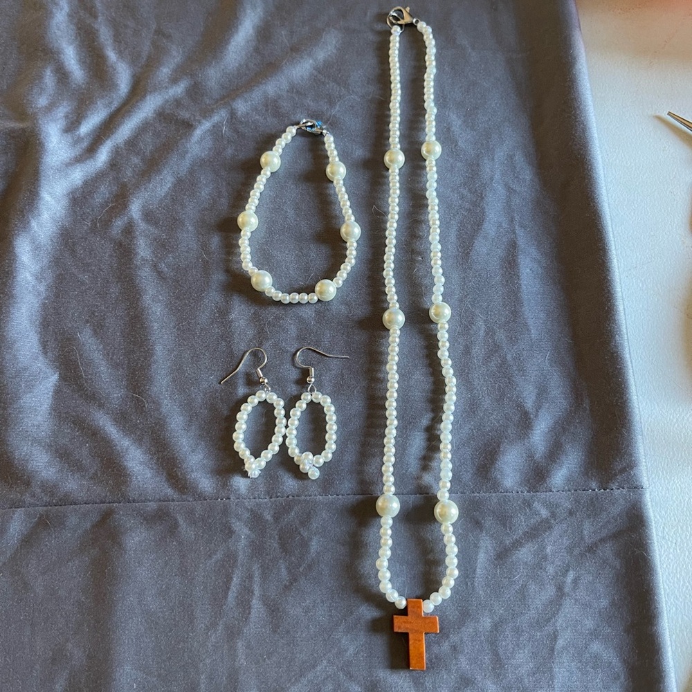Elegant Pearl Jewelry Set with Cross Pendant